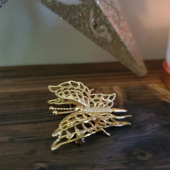 🦋 Monet Butterfly Brooch 🦋 - Picture 3 of 4